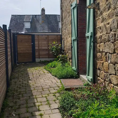 Petite Maison Dans La Baie Mont Saint Michel